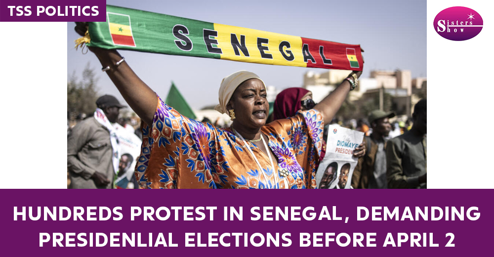 Image of protesters gathered in Senegal, holding signs and banners.